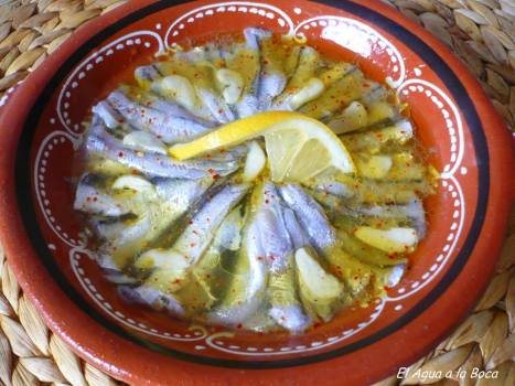 anchoas crudas marinadas en aceite de oliva y ajo, El Agua a la Boca
